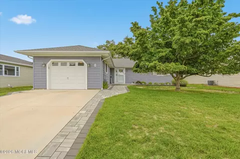 8 Seville Pl, Toms River, NJ 08757