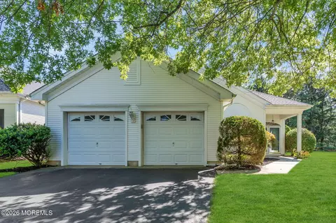27 Bellflower Dr, Lakewood, NJ 08701