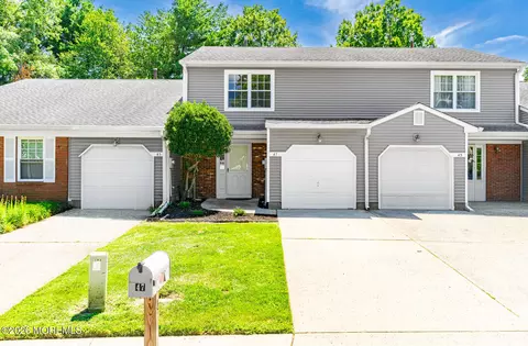 47 Oak Ln, Eatontown, NJ 07724