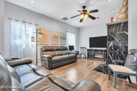 Living - 421 Leanora St, Brick, NJ 08723 photo 1 of 1