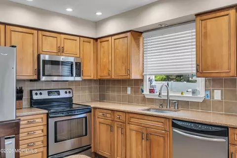 Kitchen - 421 Leanora St, Brick, NJ 08723 photo 4 of 4