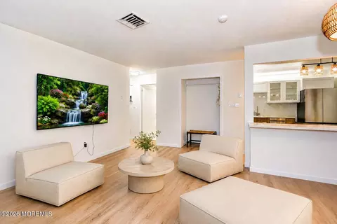 110 Amberly Dr #G, Manalapan, NJ 07726