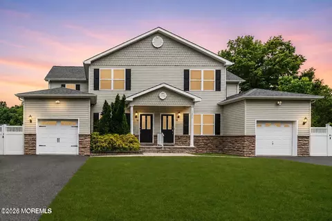 12 Sanford St, Manalapan, NJ 07726