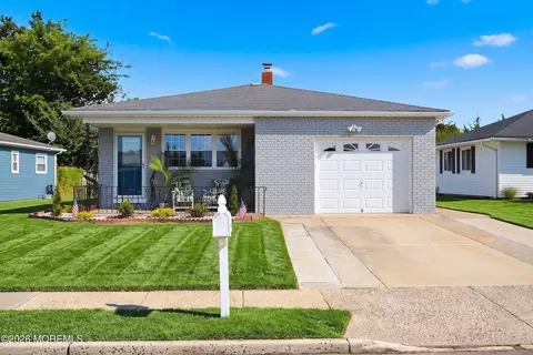 9 Tivoli St, Toms River, NJ 08757