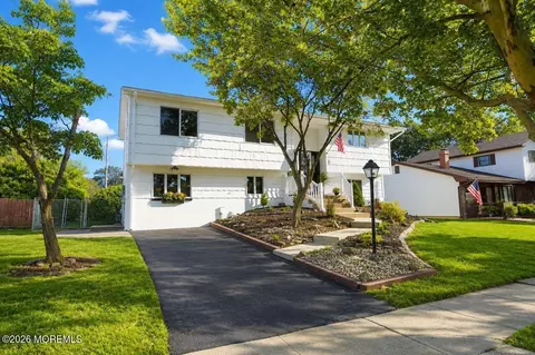 6 Ennis Dr, Hazlet, NJ 07730