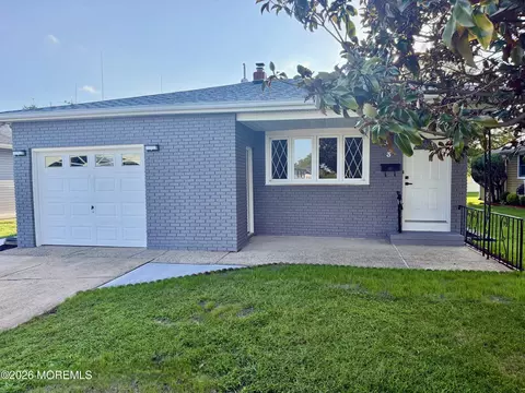 3 Montego St, Toms River, NJ 08757