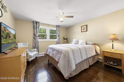 Bedroom - 337 Enterprise Dr, Forked River, NJ 08731 photo 1 of 6