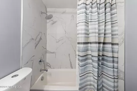 Bath - 337 Enterprise Dr, Forked River, NJ 08731 photo 2 of 3