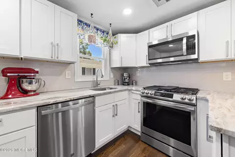 Kitchen - 337 Enterprise Dr, Forked River, NJ 08731 photo 5 of 7