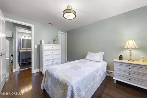 Bedroom - 337 Enterprise Dr, Forked River, NJ 08731 photo 6 of 6