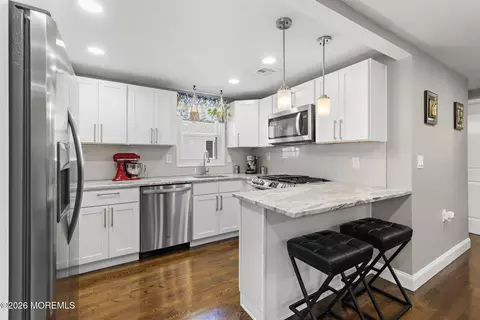 Kitchen - 337 Enterprise Dr, Forked River, NJ 08731 photo 4 of 7
