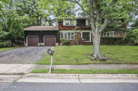 5 Spencer Cir, Marlboro, NJ 07746