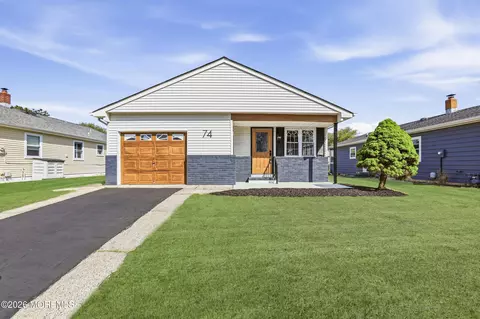 74 Innsbruck Dr, Toms River, NJ 08757