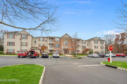 632 Sophee Ln, Lakewood, NJ 08701