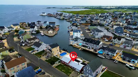 242 Evergreen Dr, Bayville, NJ 08721