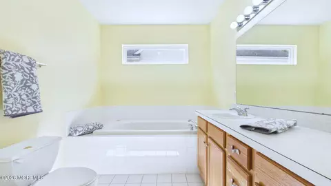 Bath - 19 Appleby Dr, Helmetta, NJ 08828 photo 2 of 5