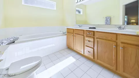 Bath - 19 Appleby Dr, Helmetta, NJ 08828 photo 4 of 5
