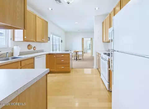 Kitchen - 19 Appleby Dr, Helmetta, NJ 08828 photo 3 of 5