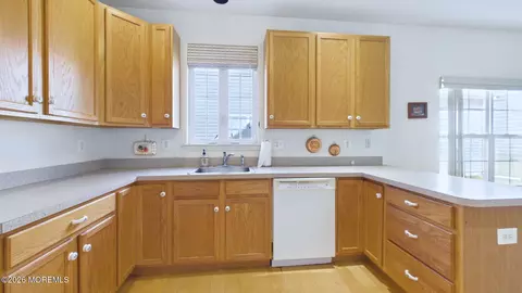 Kitchen - 19 Appleby Dr, Helmetta, NJ 08828 photo 2 of 5