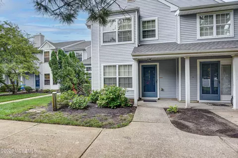 431 Hampton Ct, Englishtown, NJ 07726