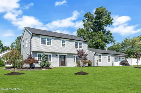 2 Girard St, Marlboro, NJ 07746