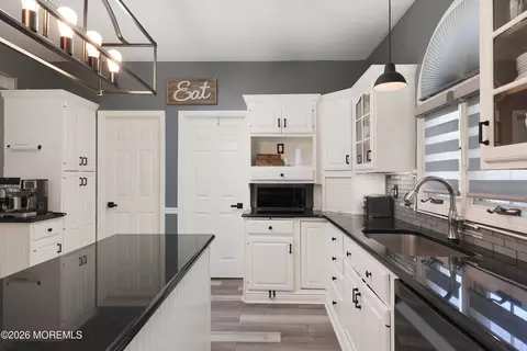 Kitchen - 9 Sarah Ct, Matawan, NJ 07747 photo 4 of 4
