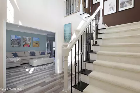 Entry Way - 9 Sarah Ct, Matawan, NJ 07747 photo 3 of 4