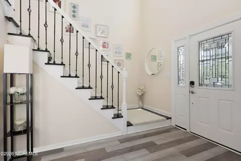 Entry Way - 9 Sarah Ct, Matawan, NJ 07747 photo 2 of 4