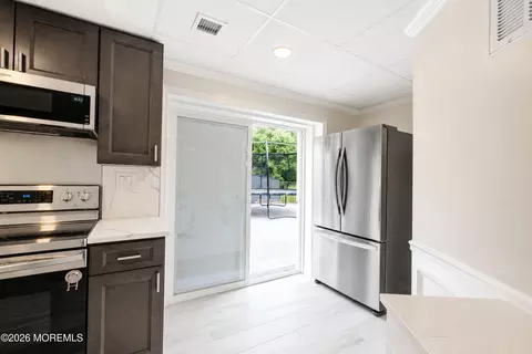 Kitchen - 29 Bard Dr, Monroe, NJ 08831 photo 9 of 9