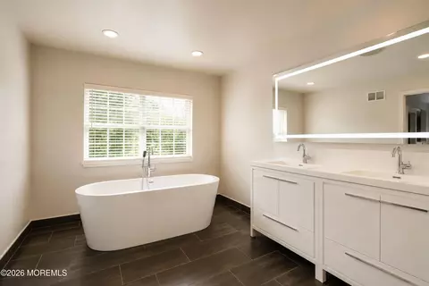 Bath - 29 Bard Dr, Monroe, NJ 08831 photo 1 of 5