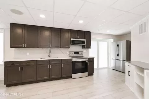 Kitchen - 29 Bard Dr, Monroe, NJ 08831 photo 8 of 9