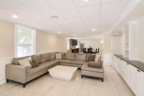 Living - 29 Bard Dr, Monroe, NJ 08831 photo 2 of 4