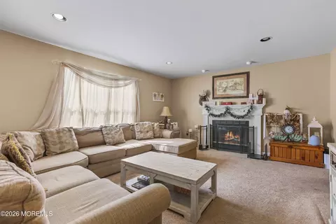 Living - 2 Macintosh Ct, Jackson, NJ 08527 photo 3 of 4