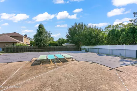 Exterior - 2 Macintosh Ct, Jackson, NJ 08527 photo 5 of 8