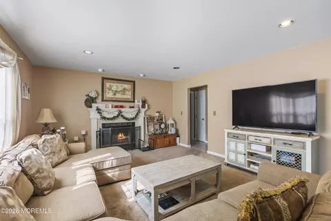 Living - 2 Macintosh Ct, Jackson, NJ 08527 photo 2 of 4