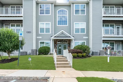 620 Saint Andrews Pl, Manalapan, NJ 07726