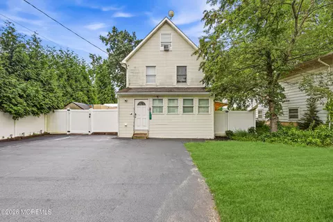 840 Woodland Dr, Lakewood, NJ 08701
