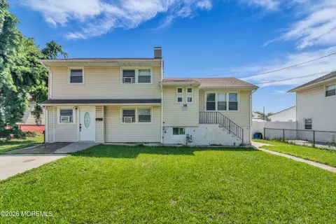 38 Jackson Ave, Carteret, NJ 07008