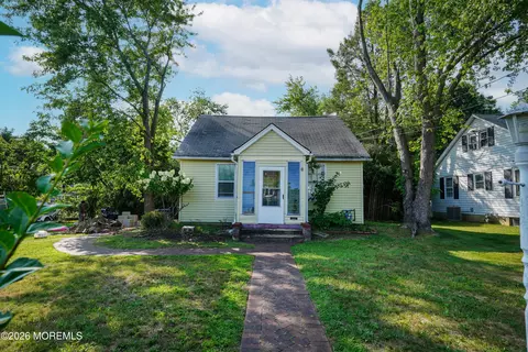 23 Dwyane St, Oceanport, NJ 07757