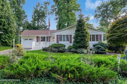 9 Belaire Dr, Roseland, NJ 07068