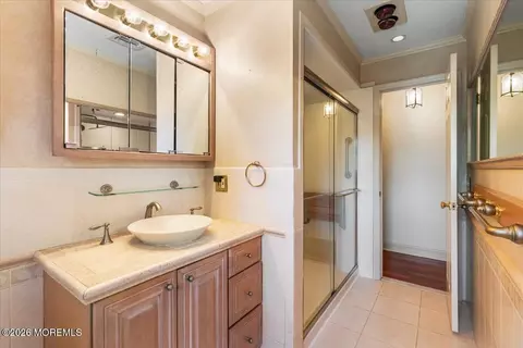 Bath - 5 Scheiber Dr, Brick, NJ 08723 photo 1 of 3
