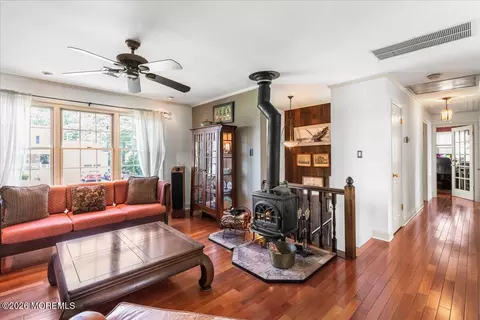 Living - 5 Scheiber Dr, Brick, NJ 08723 photo 2 of 4