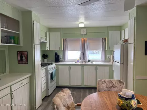 Kitchen - 4 Alexander Ave, Jackson, NJ 08527 photo 1 of 5