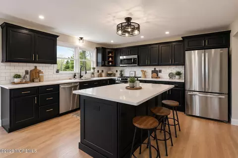 4 Blue Hills Dr, Holmdel, NJ 07733