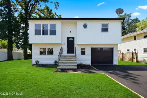 5 Beacon Ter, Keansburg, NJ 07734