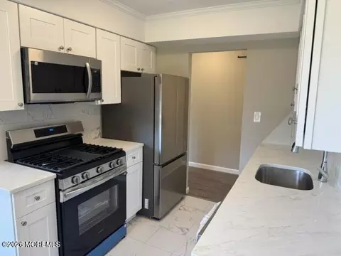 62 Stonehurst Blvd #E, Freehold, NJ 07728