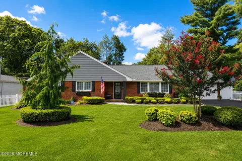 34 W Lincoln Cir, Red Bank, NJ 07701