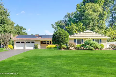 25 Ryan Rd, Manalapan, NJ 07726