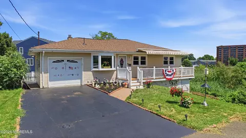 27 W First St, Keyport, NJ 07735
