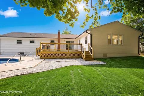 Exterior - 17 Mohawk Dr, Matawan, NJ 07747 photo 7 of 7